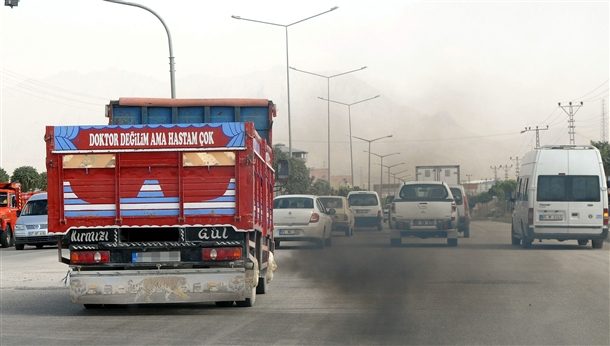 Şaşırtan araç arkası yazıları

