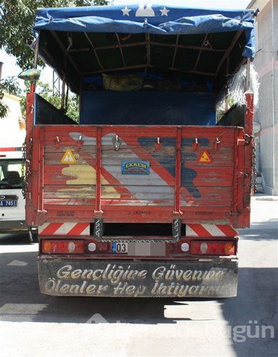 Şaşırtan araç arkası yazıları
