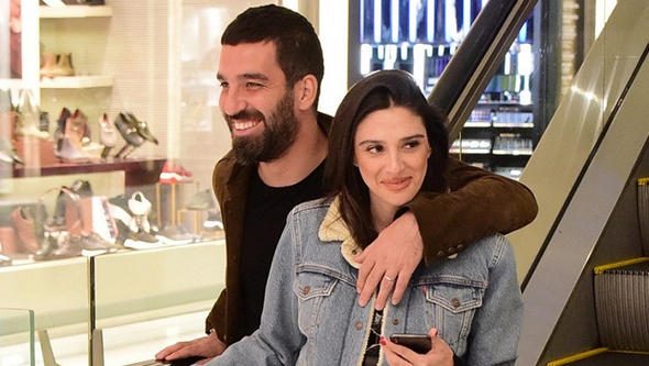 Arda ile eşi Aslıhan Turan'ın keyfi yerinde
