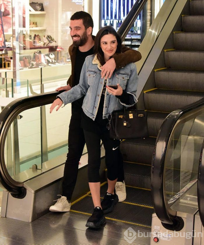 Arda ile eşi Aslıhan Turan'ın keyfi yerinde
