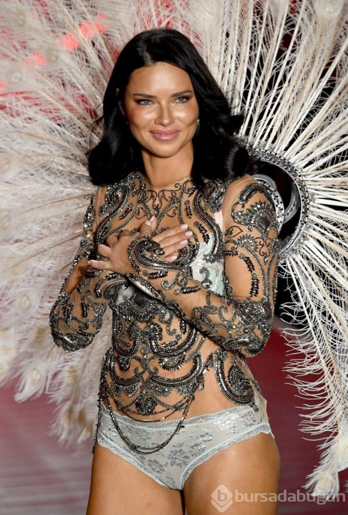 Adriana Lima'nın 1999'dan bugüne Victoria's Secret görünümleri