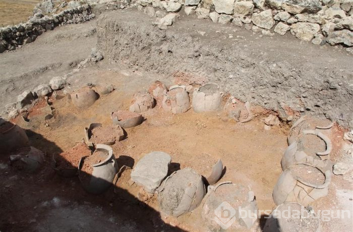 Hitit başkenti Hattuşa'nın sırları çözülüyor: 3800 yıllık küpler bulundu
