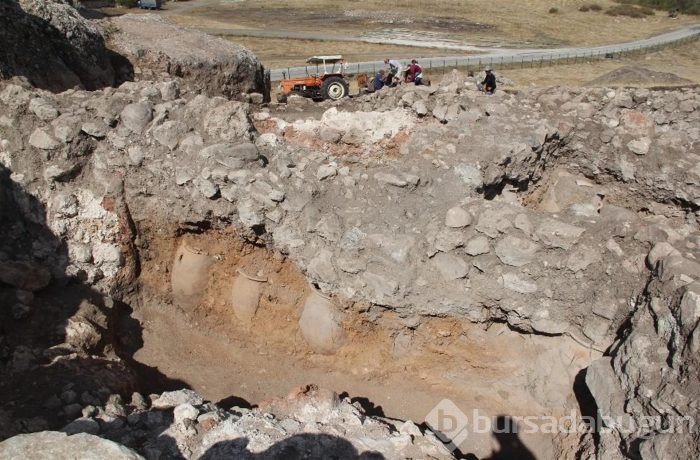 Hitit başkenti Hattuşa'nın sırları çözülüyor: 3800 yıllık küpler bulundu
