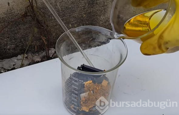 Bilgisayar parçalarından altın çıkardı! İnanamayacaksınız...
