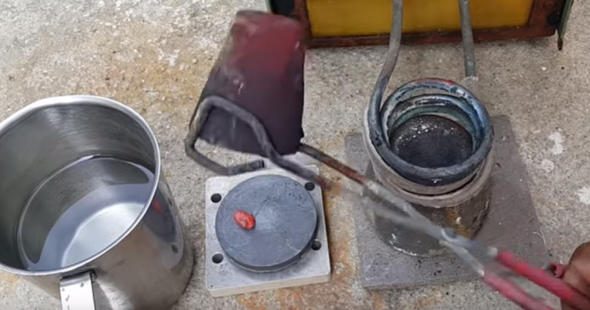 Bilgisayar parçalarından altın çıkardı! İnanamayacaksınız...
