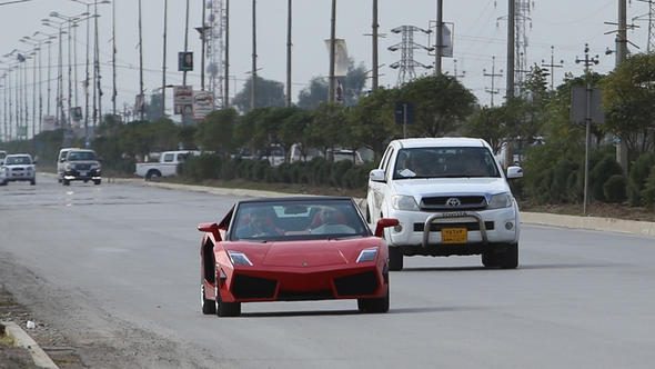 Lüks araçların bire bir benzerini yapıyorlar
