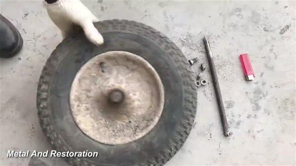 El arabasını yeniledi
