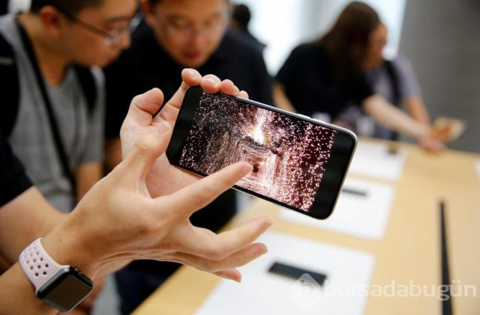 Bir küvet bozuk parayla iPhone XS satın aldı