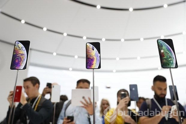 Bir küvet bozuk parayla iPhone XS satın aldı