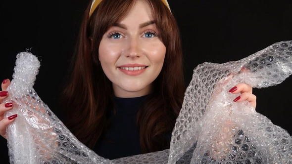 21 yaşındaki genç kızın yüklediği bu videolar ona servet kazandırıyor!
