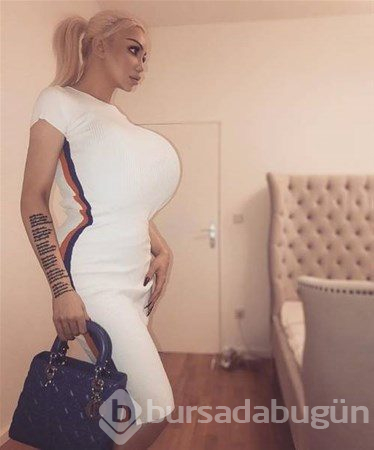Trans birey barbie bebeğe benzemek için...
