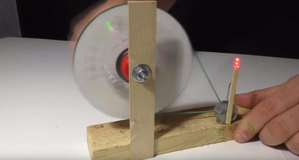 İngiliz mühendis CD'den öyle bir şey yaptı ki...
