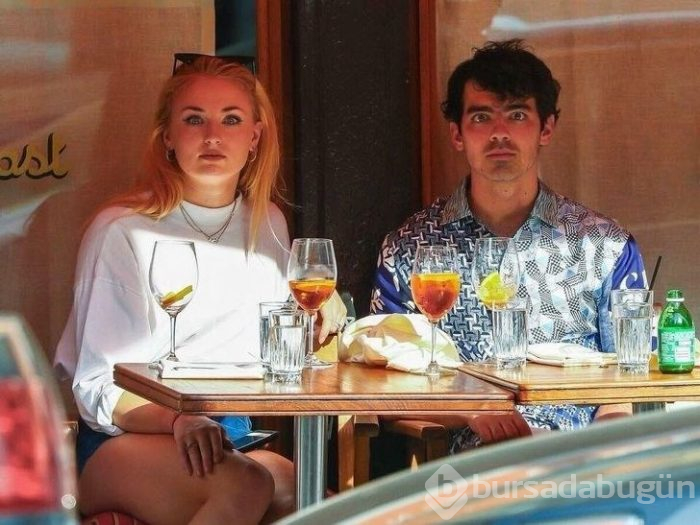 Ünlülerin paparazilere verdiği ilginç tepkiler