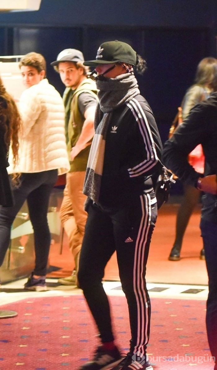 Ünlülerin paparazilere verdiği ilginç tepkiler