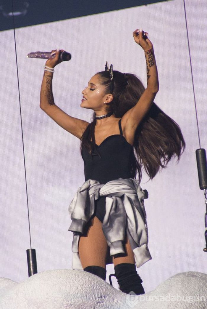 Ariana Grande yeni şarkısıyla rekor kırdı
