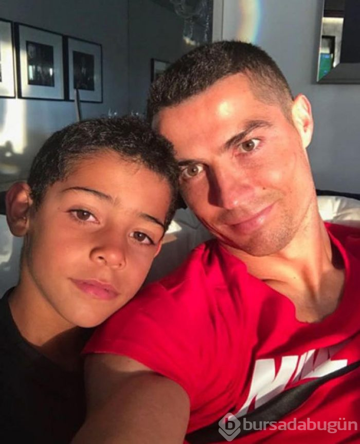 Ronaldo nişanlandı!
