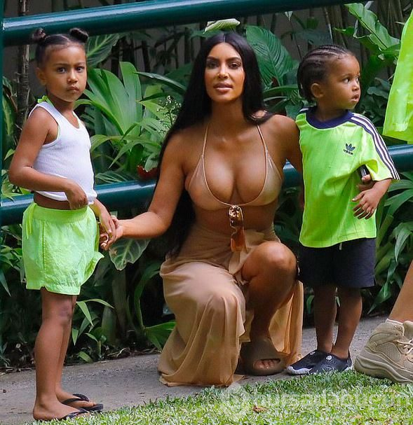 Kim Kardashian kızına da photoshop yaptı
