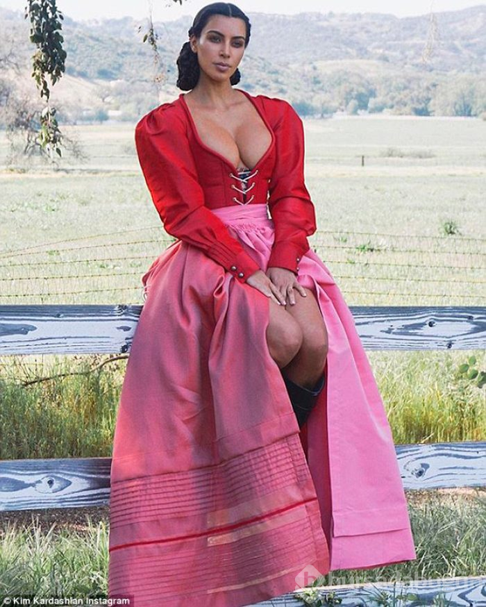 Kim Kardashian kızına da photoshop yaptı
