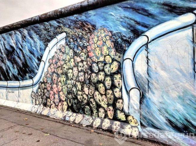 Bir kutu sanat sokaklarda!
