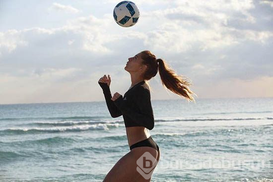 Güzel futbolcu Bodrum'u salladı!
