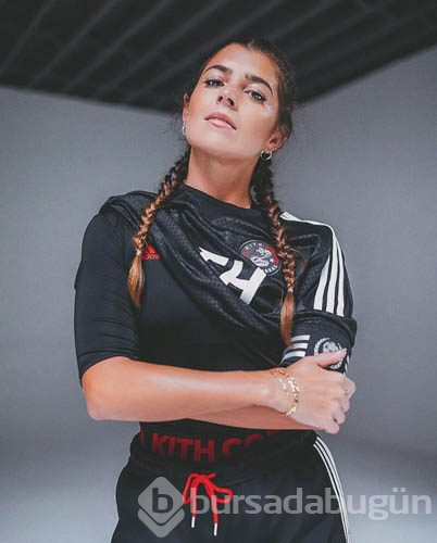 Güzel futbolcu Bodrum'u salladı!
