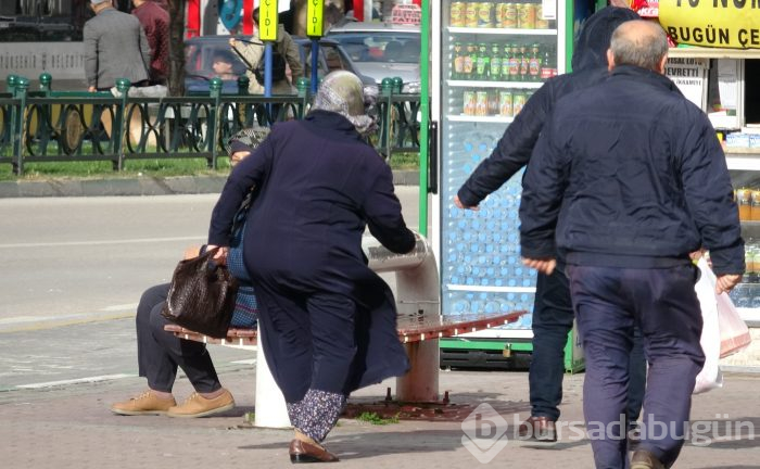 Bursa'da lodos, vatandaşlara zor anlar yaşattı