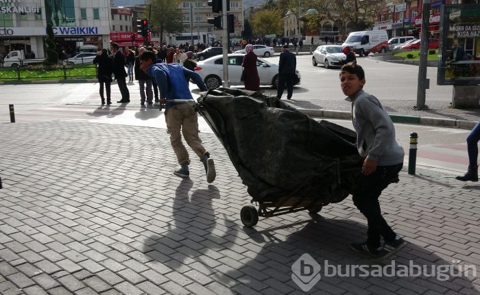 Bursa'da lodos, vatandaşlara zor anlar yaşattı