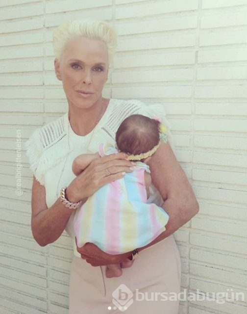 55'lik anne Brigitte Nielsen, 4 aylık bebeğiyle poz verdi
