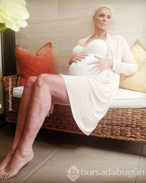 55'lik anne Brigitte Nielsen, 4 aylık bebeğiyle poz verdi
