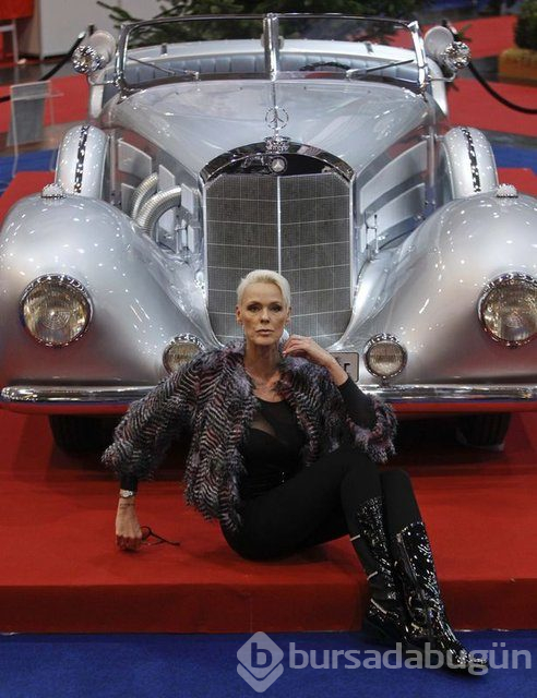 55'lik anne Brigitte Nielsen, 4 aylık bebeğiyle poz verdi
