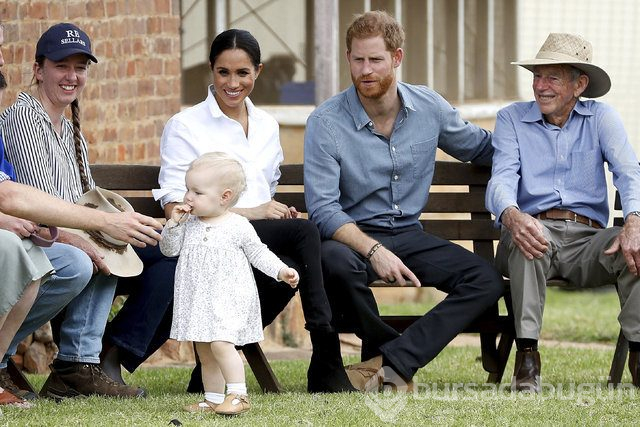 Kraliyet Ailesi'nden Meghan Markle'e uyarı: "Daha az Hollywood yıldızı gibi giyin"
