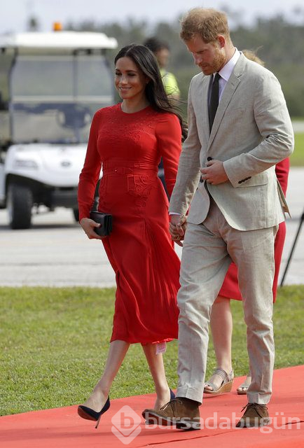 Kraliyet Ailesi'nden Meghan Markle'e uyarı: "Daha az Hollywood yıldızı gibi giyin"

