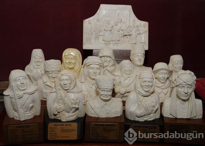 Lületaşından Türk kadın kahramanların minyatür büstleri