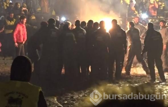 Diri diri yaktılar! Vahşi görüntülere tepki
