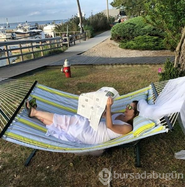 Gelinlikle 'kürek çekerek' damat adayını arıyor!
