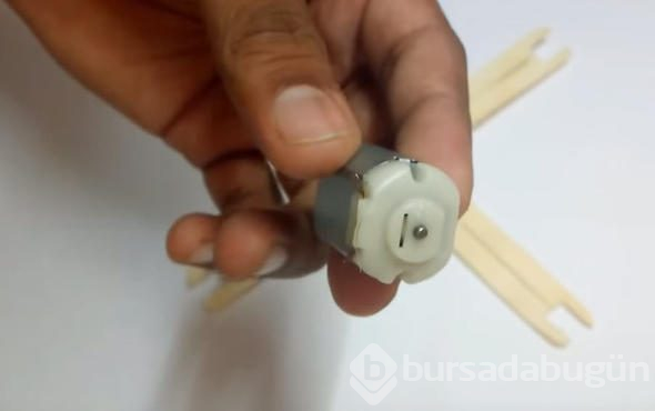 Dondurma çubuğundan yaptığı şeye çok şaşıracaksınız!