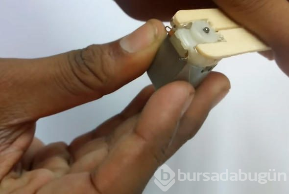 Dondurma çubuğundan yaptığı şeye çok şaşıracaksınız!