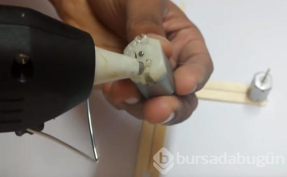 Dondurma çubuğundan yaptığı şeye çok şaşıracaksınız!
