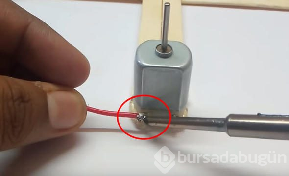 Dondurma çubuğundan yaptığı şeye çok şaşıracaksınız!