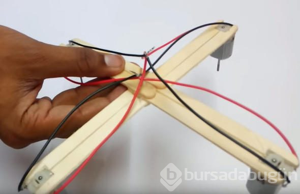 Dondurma çubuğundan yaptığı şeye çok şaşıracaksınız!
