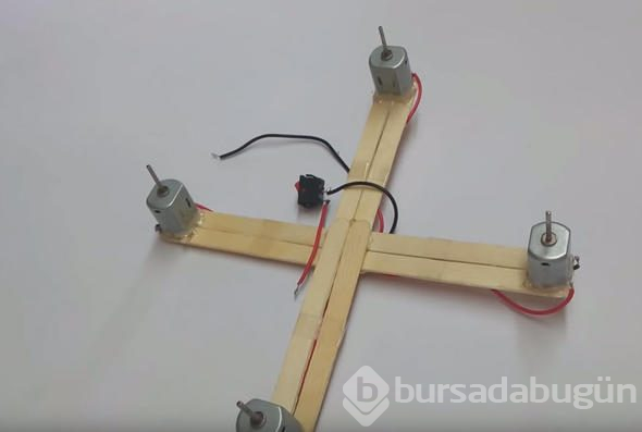 Dondurma çubuğundan yaptığı şeye çok şaşıracaksınız!