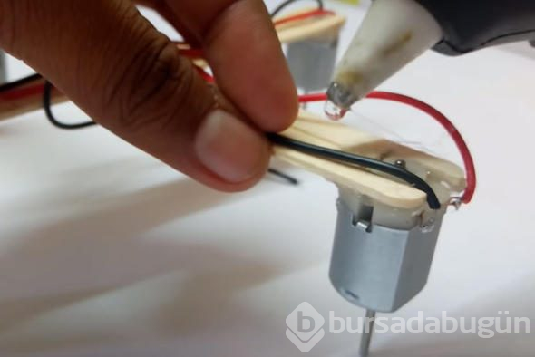 Dondurma çubuğundan yaptığı şeye çok şaşıracaksınız!