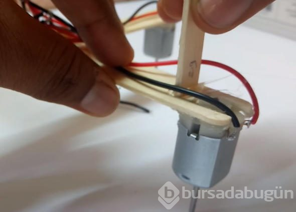 Dondurma çubuğundan yaptığı şeye çok şaşıracaksınız!