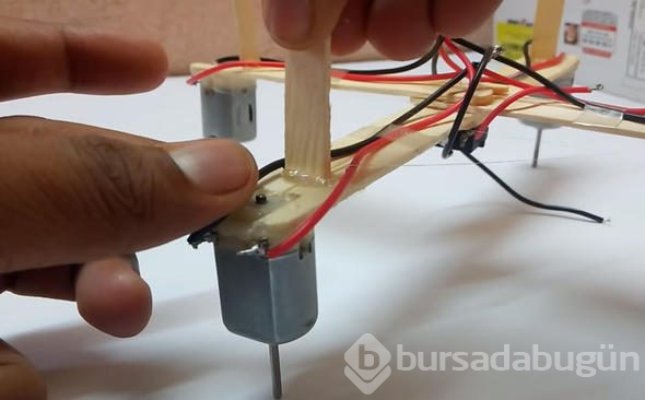 Dondurma çubuğundan yaptığı şeye çok şaşıracaksınız!