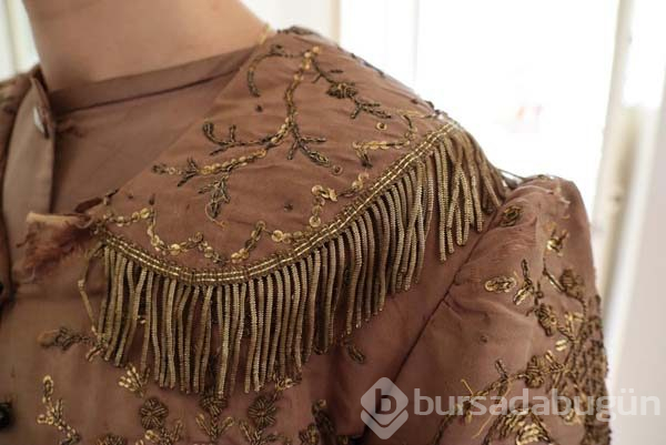 300 yıllık gelinlik hayran bırakıyor

