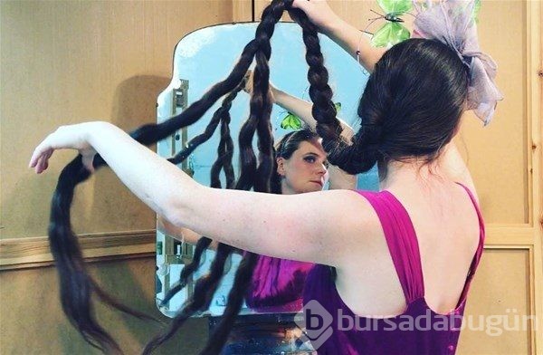 20 yıldır saçlarını kesmiyor

