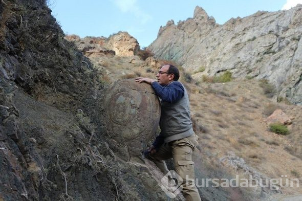 Görenleri şaşkına çevirdi! Yerinden çıkarılamayınca...
