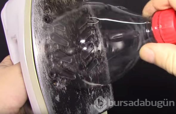 Şişeye ütü bastı, sonunda yaptığı 'şey'i gören inanamadı!

