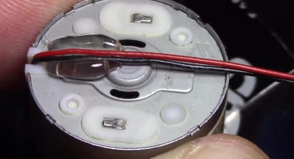 Şişeye ütü bastı, sonunda yaptığı 'şey'i gören inanamadı!
