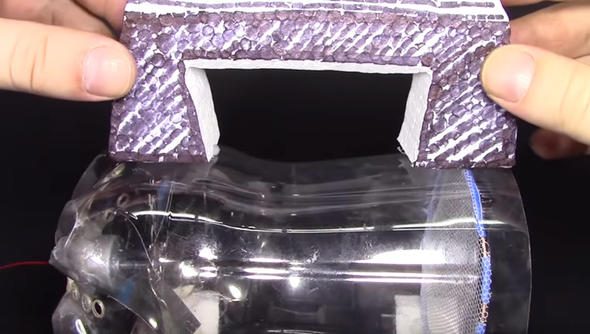 Şişeye ütü bastı, sonunda yaptığı 'şey'i gören inanamadı!
